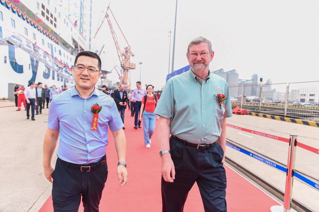 Jim Paterson, Mercy Ships Marine Executive Consultant, and Wang Xiaohai, Secretary of the Party Committee, Chairman, XGSIC at the Global Mercy delivery ceremony.